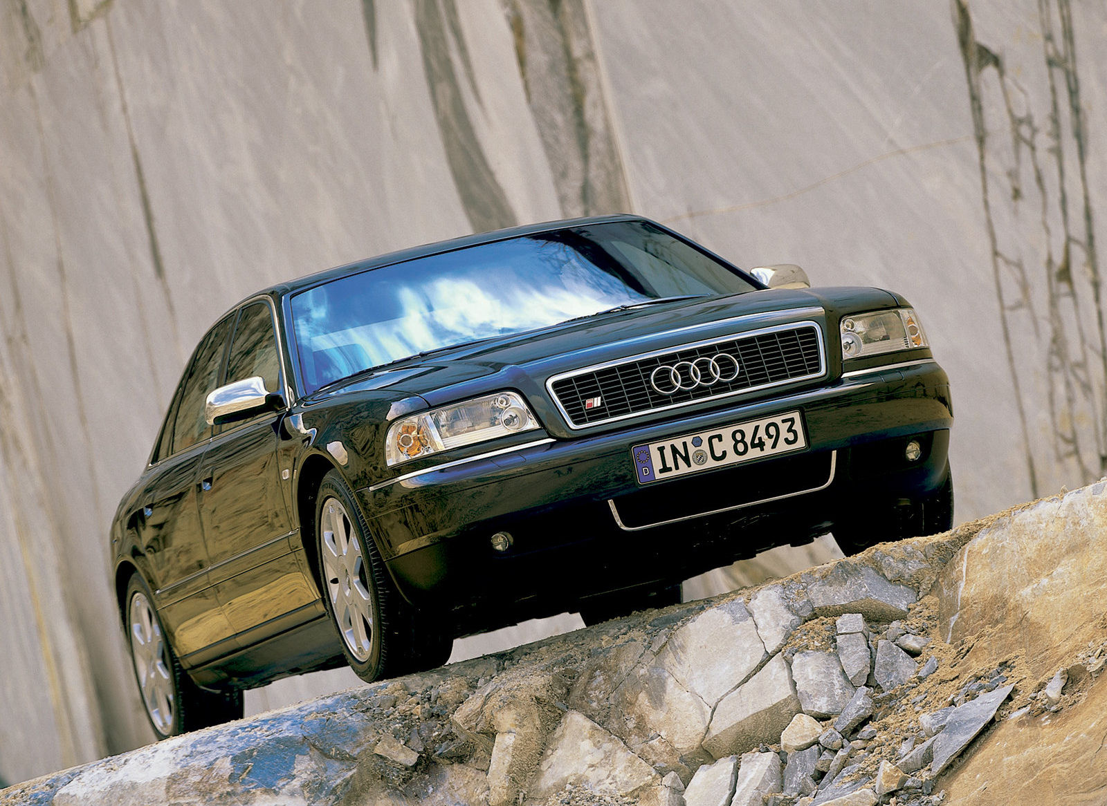 Audi-S8-old-5.jpg